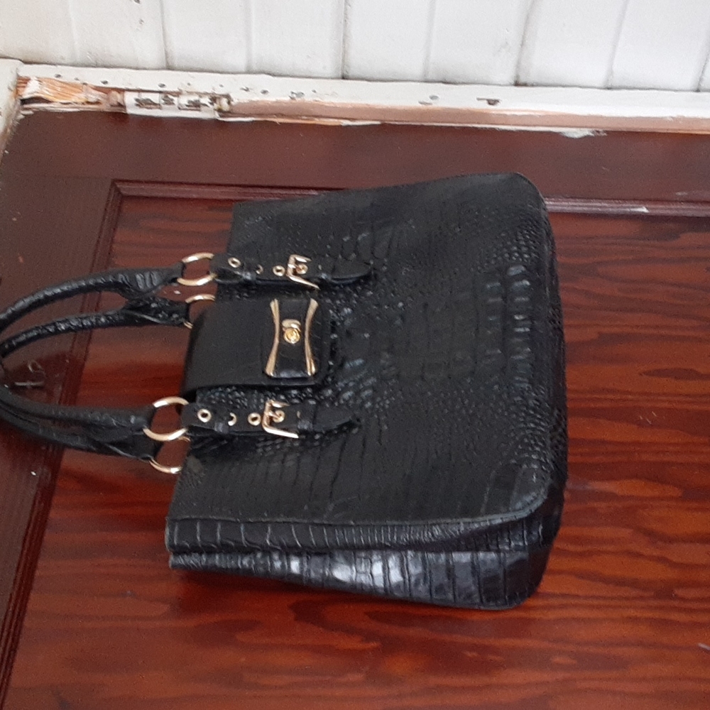 Sondra Robert's faux croco stachel sz 11 inches top to bottom 14 inches across